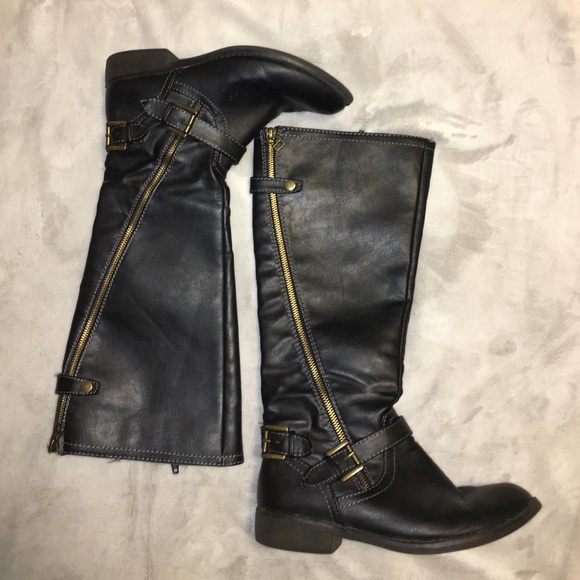 BLACK BOOTS - Picture 2 of 2