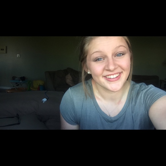 Meet your Posher, Hailee - Picture 2 of 2