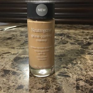 Neutrogena oil free light weight liquid foundation