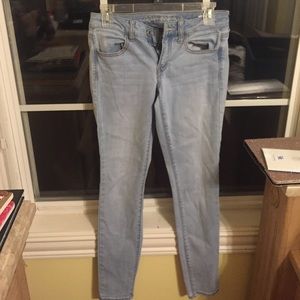 Light colored jeggings