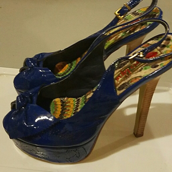 Two Lips Patent Leather Pumo - Picture 2 of 3