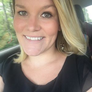 Meet your Posher, Holly