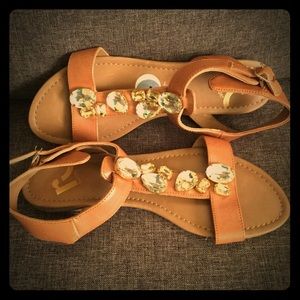 Report Sandals Size 7