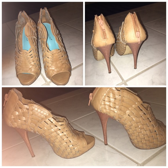 ShoeDazzle light brown heels