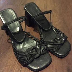 Size 10 black leather knot detail sandal