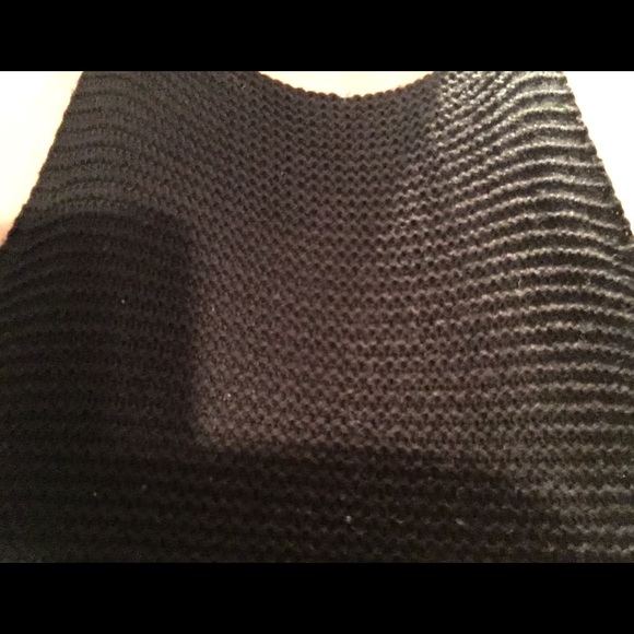 Knitted Halter Crop Top - Picture 3 of 3