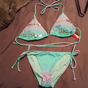 VS bikini