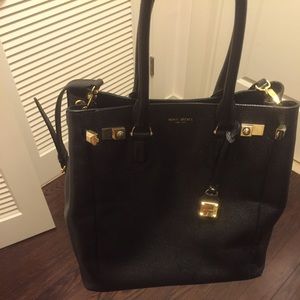 Large Henri Bendel