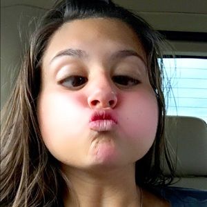 Meet your Posher, Corrine