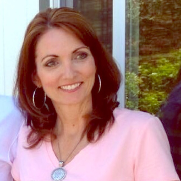 Meet your Posher, Laurie