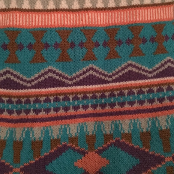 Aztec Design scarf - Picture 2 of 2