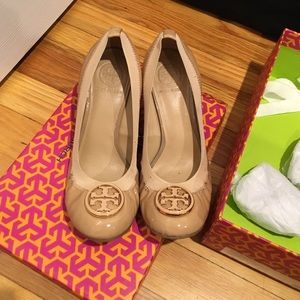 Tory burch camellia wedge