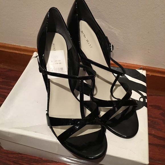 👡NINE WEST STRAPPY PATENT HEELS!!👡 - Picture 2 of 3