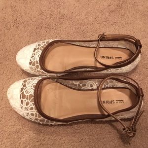 Lace ballet flat with ankle strap
