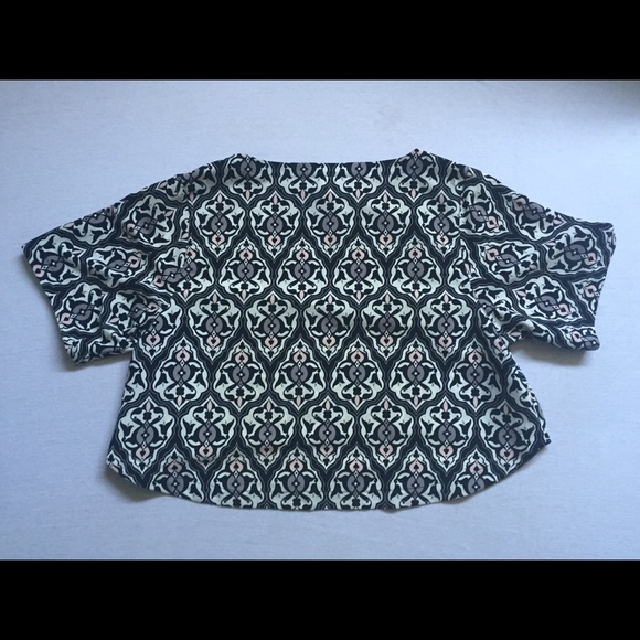 Patterned Semi-Crop Top - Picture 2 of 2