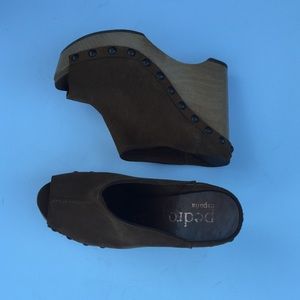 Pedro Garcia camel/brown mules