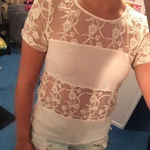 Cream Colored Blouse With A Floral Print - Picture 1 of 2