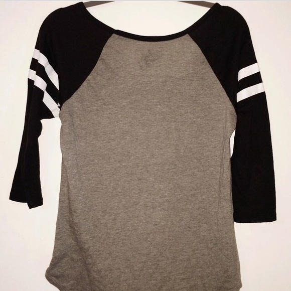 Grey and black volcom baseball tee - Picture 2 of 3