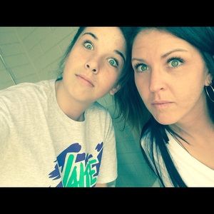 Meet your Posher, Lora