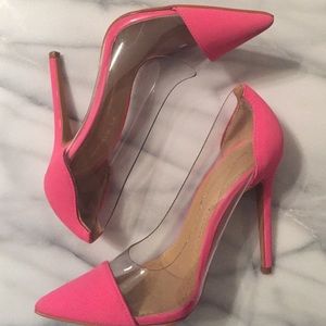 Pink pumps from Lola shoetique. 👠👠