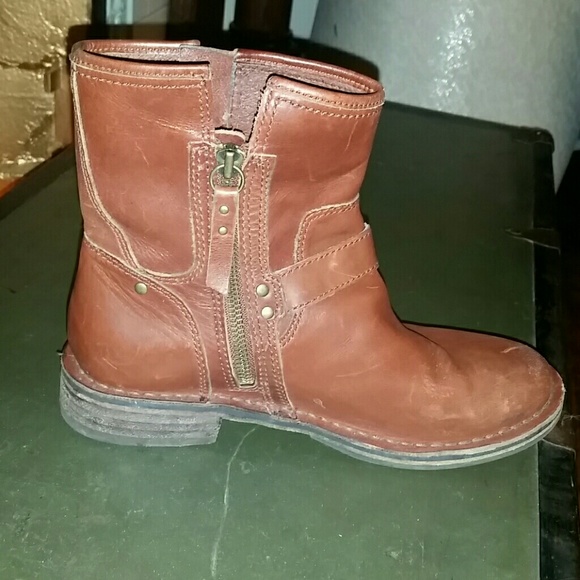 Leather UGG ankle boots