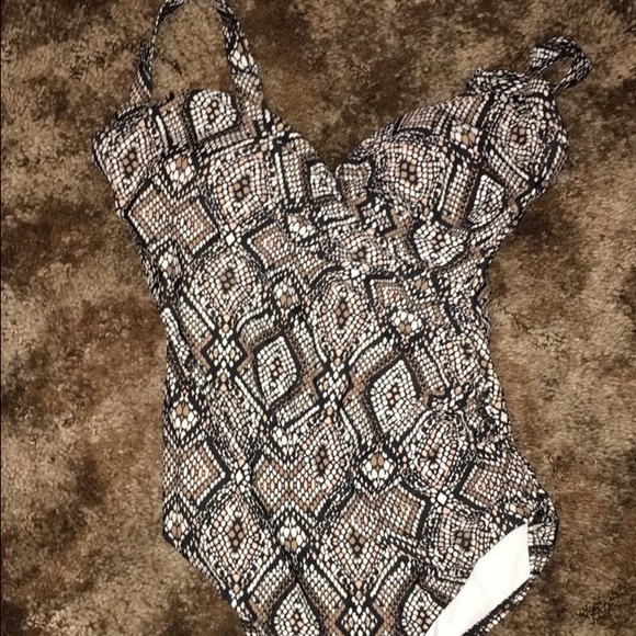 Swimwear/ bathing suit