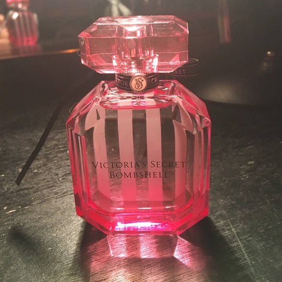 Victoria's Secret Bombshell Fragrance 💖