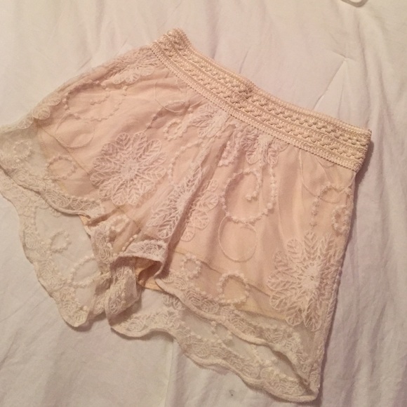Urban Outfitters Pants - ‼️MUST GO TODAY‼️Lace embroidered cream shorts