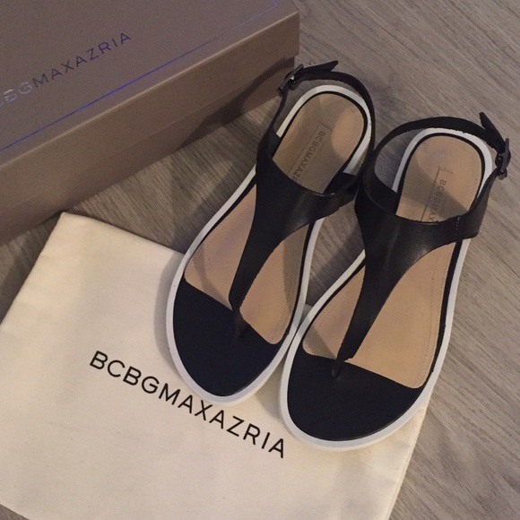 Black leather T strap flat sandal BCBG "Jerrie" 6