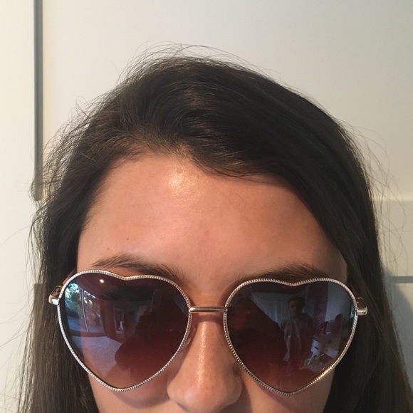 Heart Shaped Sunglasses - Picture 1 of 1