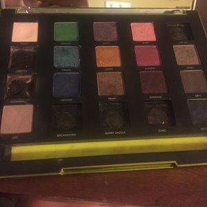 Urban Decay Vice3 palette missing 6 shades.