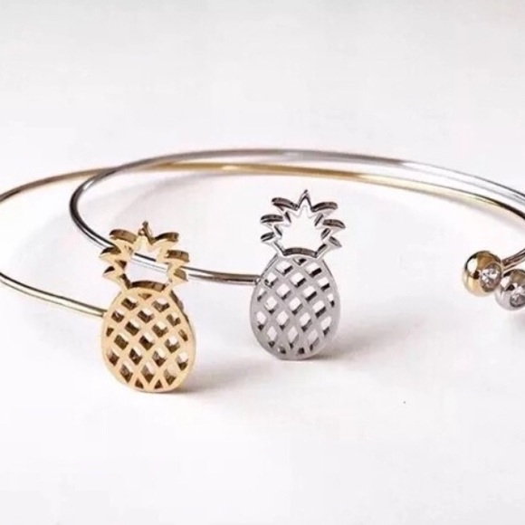 Urban Outfitters Jewelry - NWT🔥 Silver Pineapple Bangle
