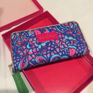 Lilly Pulitzer Change It Up Wallet NWT