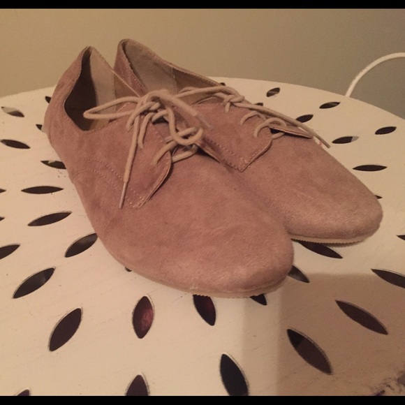 Tan oxfords shoes