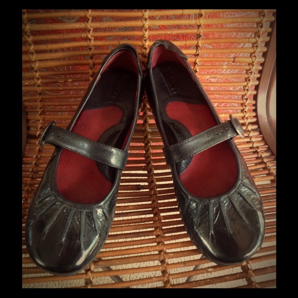 Born Mary Jane Flats