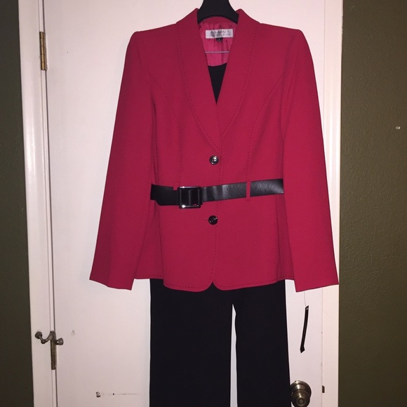 Tahari 2 piece pantsuit