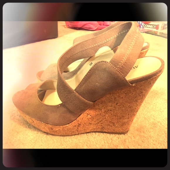 Tan Wedges 5"