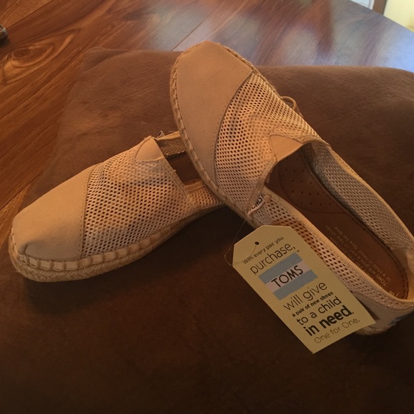 Toms Shoes - NWT toms