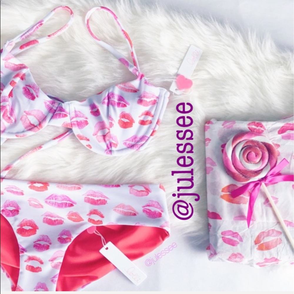 ♥️SALE♥️•Lolli Swim• bikini set - reversible!