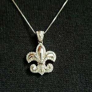 925 Sterling Silver Fleur-de-lis pendant necklace.