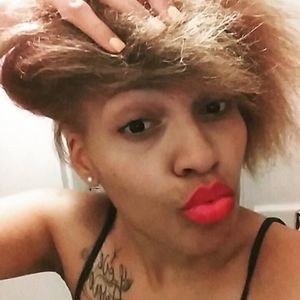 Meet your Posher, Raquel