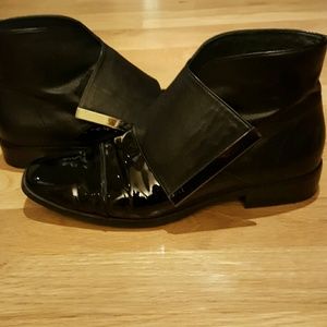 Awesome patent leather bootie with leather trim
