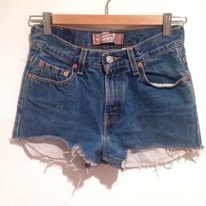 🚫SOLD🚫 Vintage High Waisted Levi's Shorts