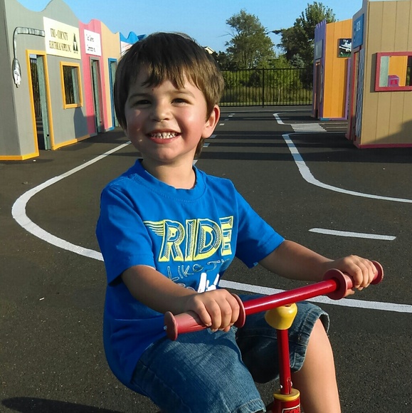 Welcome to my closet!! - Picture 3 of 8