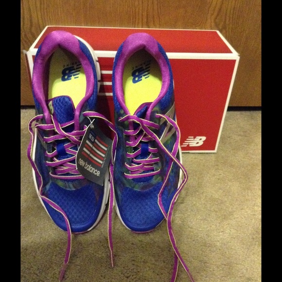 New In box New Balance running shoes - Picture 2 of 2