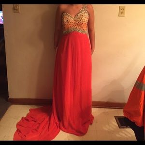Prom dress-- tags still on it!! never been worn