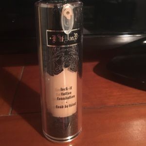 Kat Von D Lock It Foundation in light 49