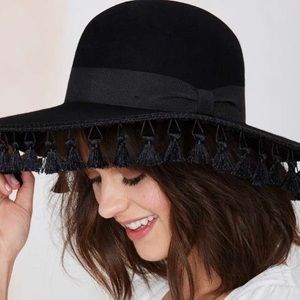 Brixton Sophia Tassle hat
