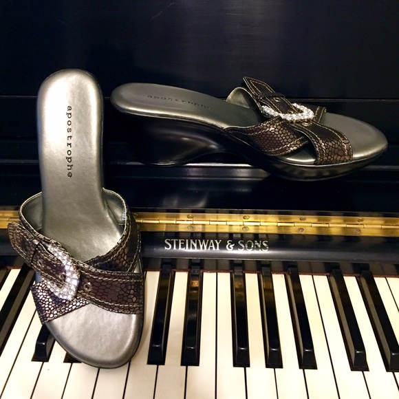 Apostrophe Shoes - Apostrophe Wedge Sandals, size 7