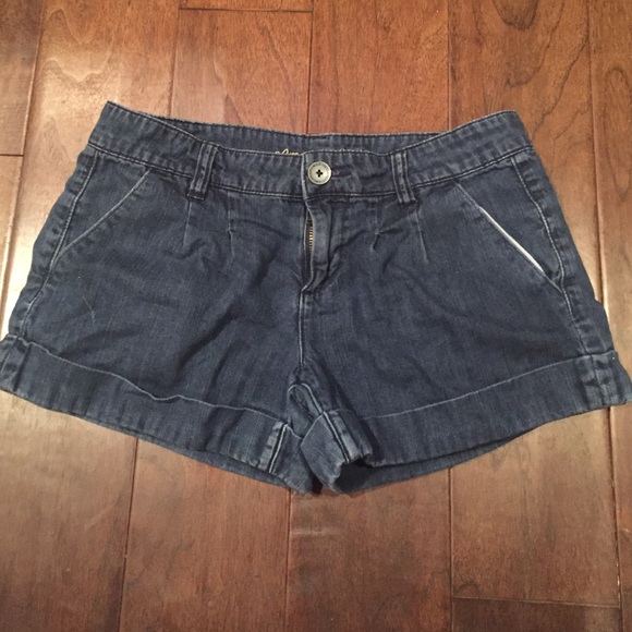 Size 6 American Eagle jean shorts. Gently used!